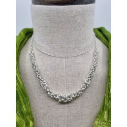 Silver graduated necklace